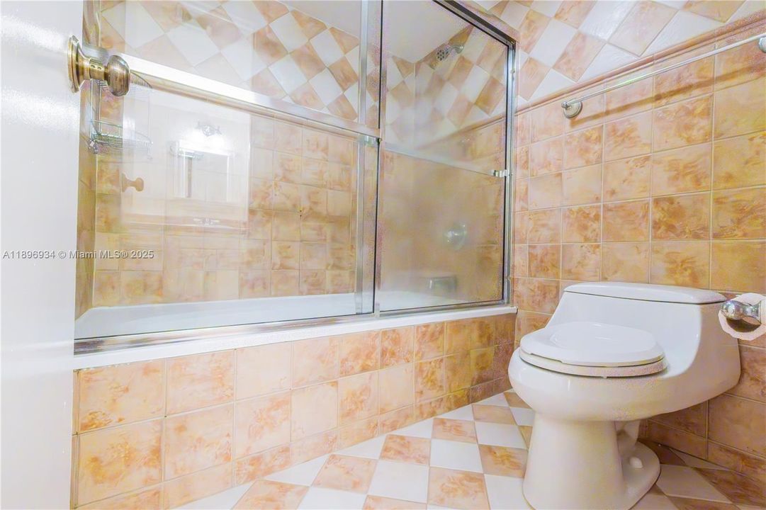 En Venta: $615,000 (2 camas, 2 baños, 1415 Pies cuadrados)