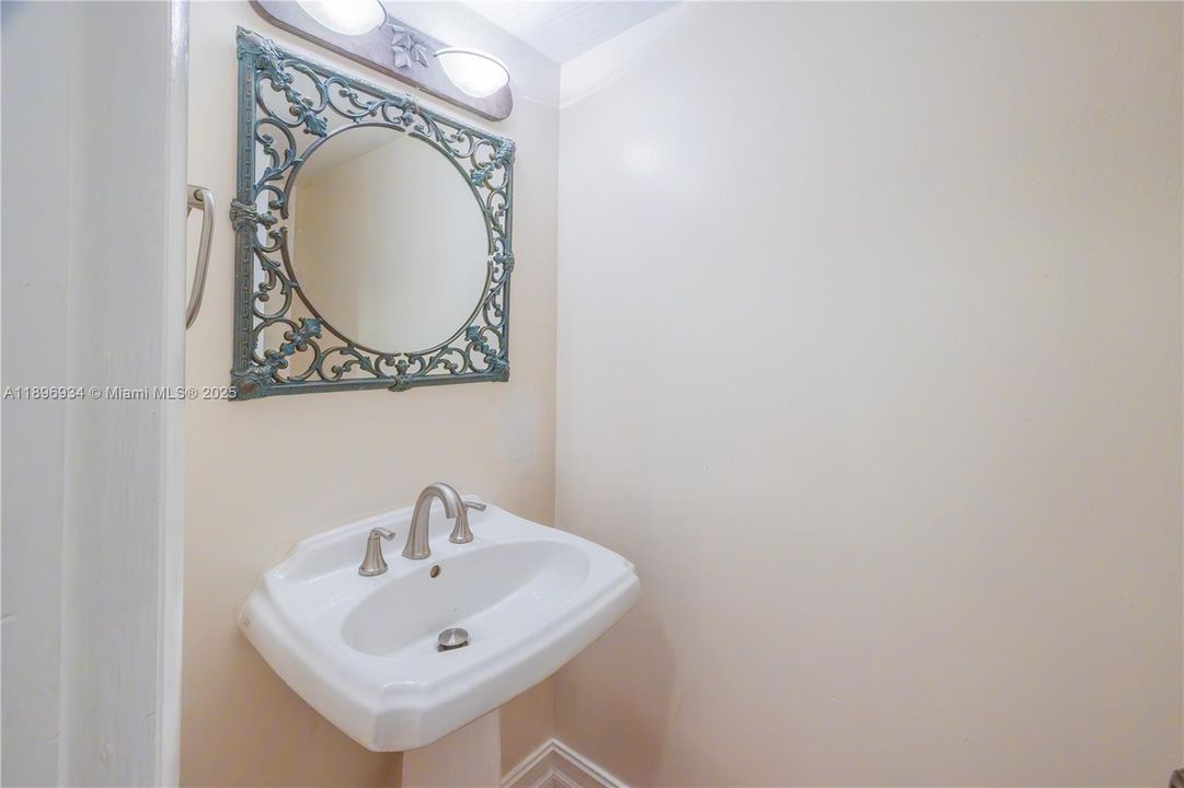 En Venta: $615,000 (2 camas, 2 baños, 1415 Pies cuadrados)