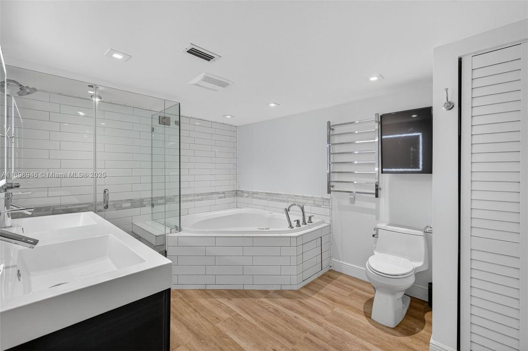 待售: $950,000 (4 贝兹, 3 浴室, 1928 平方英尺)