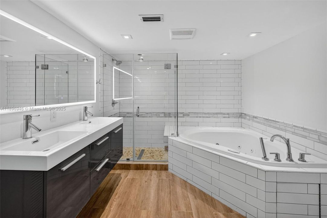 待售: $950,000 (4 贝兹, 3 浴室, 1928 平方英尺)