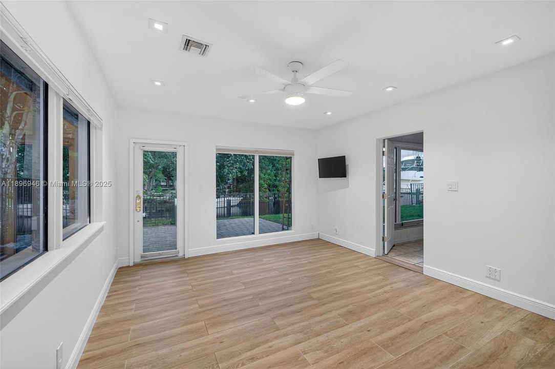 待售: $950,000 (4 贝兹, 3 浴室, 1928 平方英尺)