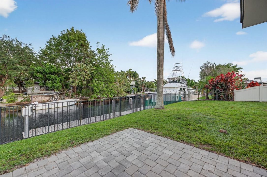 待售: $950,000 (4 贝兹, 3 浴室, 1928 平方英尺)