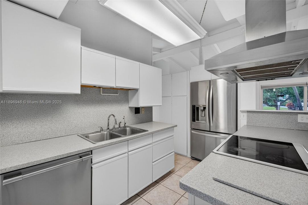 待售: $950,000 (4 贝兹, 3 浴室, 1928 平方英尺)