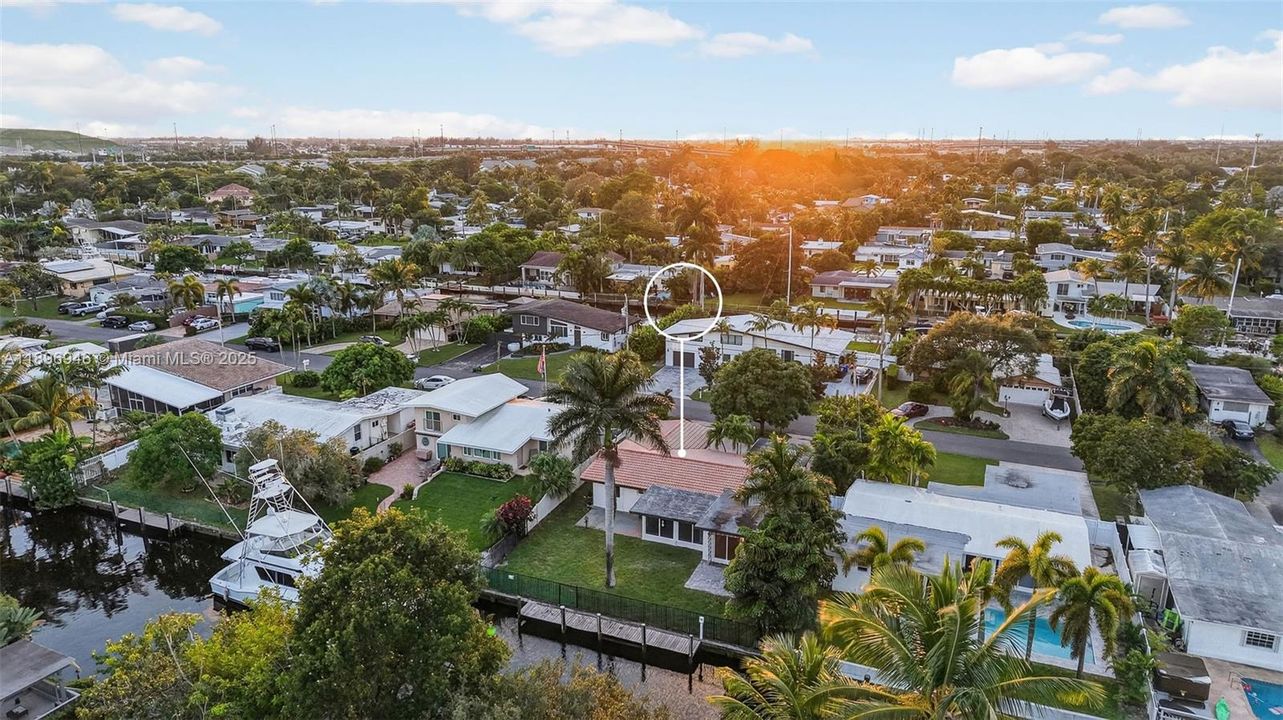 待售: $950,000 (4 贝兹, 3 浴室, 1928 平方英尺)