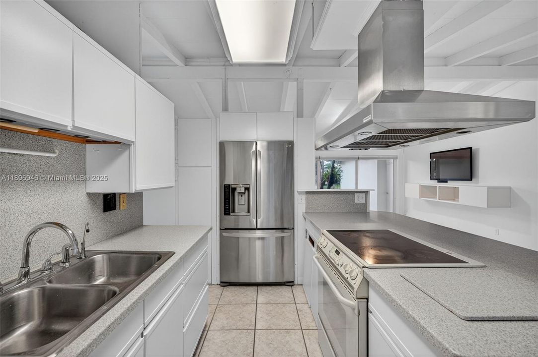 待售: $950,000 (4 贝兹, 3 浴室, 1928 平方英尺)