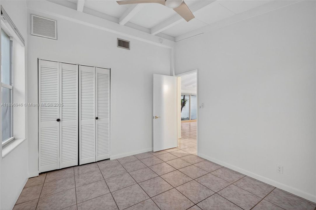 待售: $950,000 (4 贝兹, 3 浴室, 1928 平方英尺)