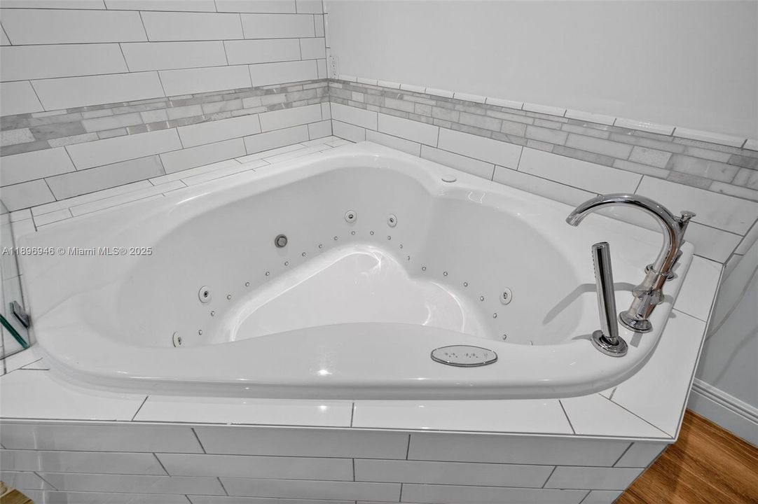 待售: $950,000 (4 贝兹, 3 浴室, 1928 平方英尺)