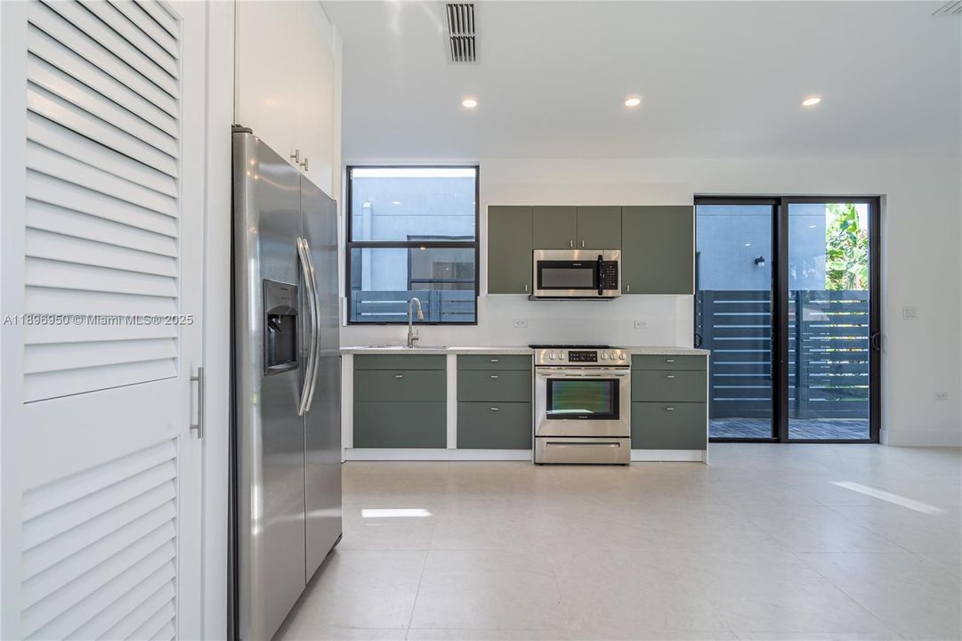 Recently Rented: $5,500 (3 beds, 3 baths, 3992 Square Feet)