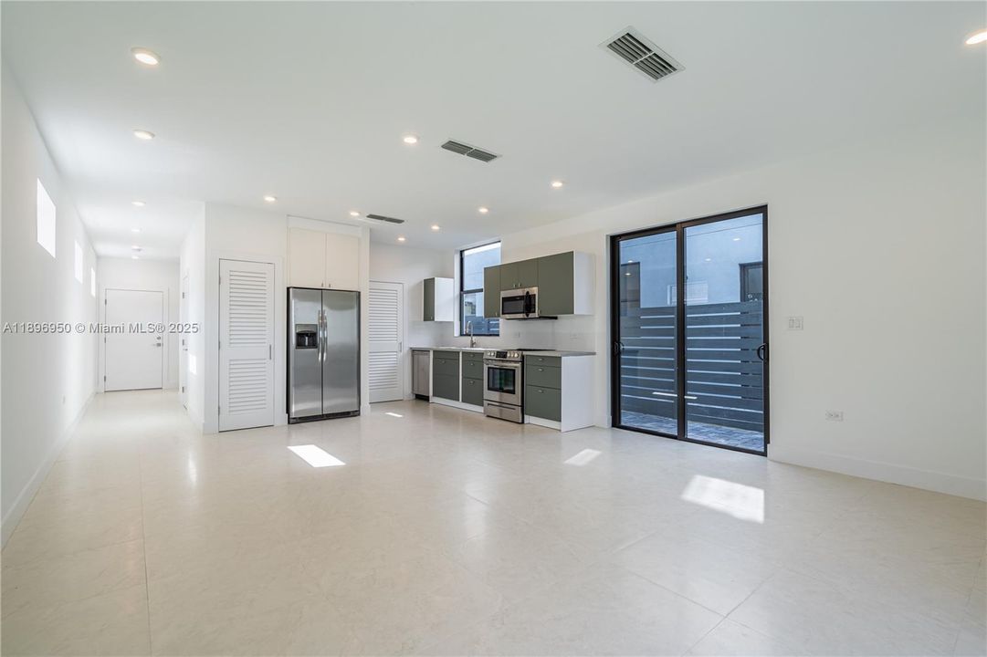 Recently Rented: $5,500 (3 beds, 3 baths, 3992 Square Feet)