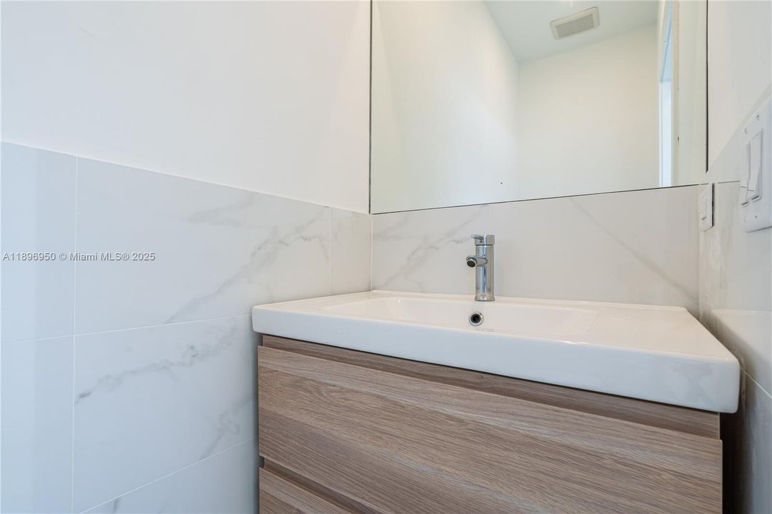 Recently Rented: $5,500 (3 beds, 3 baths, 3992 Square Feet)