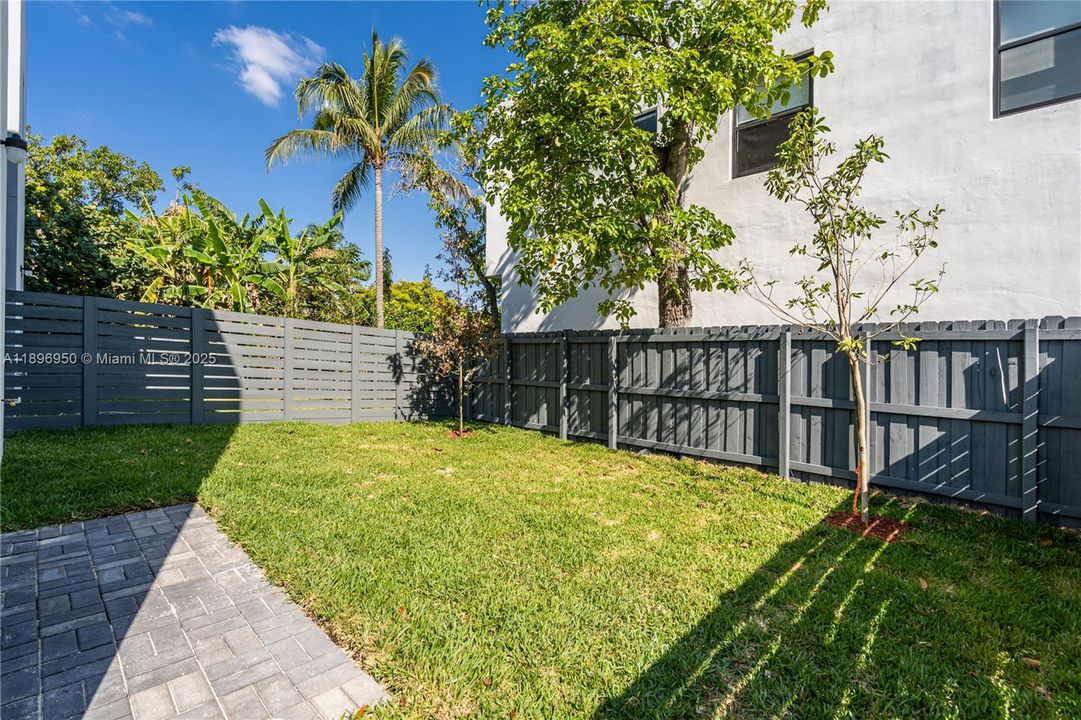 Recently Rented: $5,500 (3 beds, 3 baths, 3992 Square Feet)