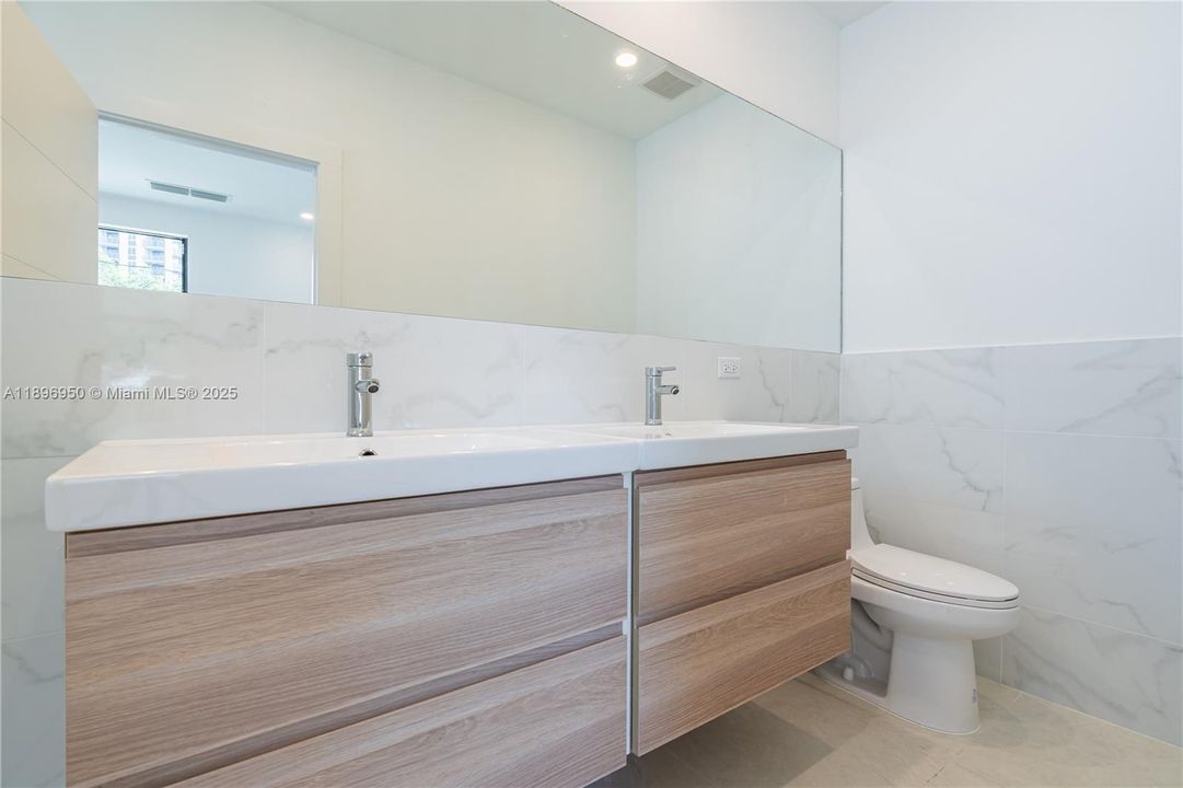 Recently Rented: $5,500 (3 beds, 3 baths, 3992 Square Feet)