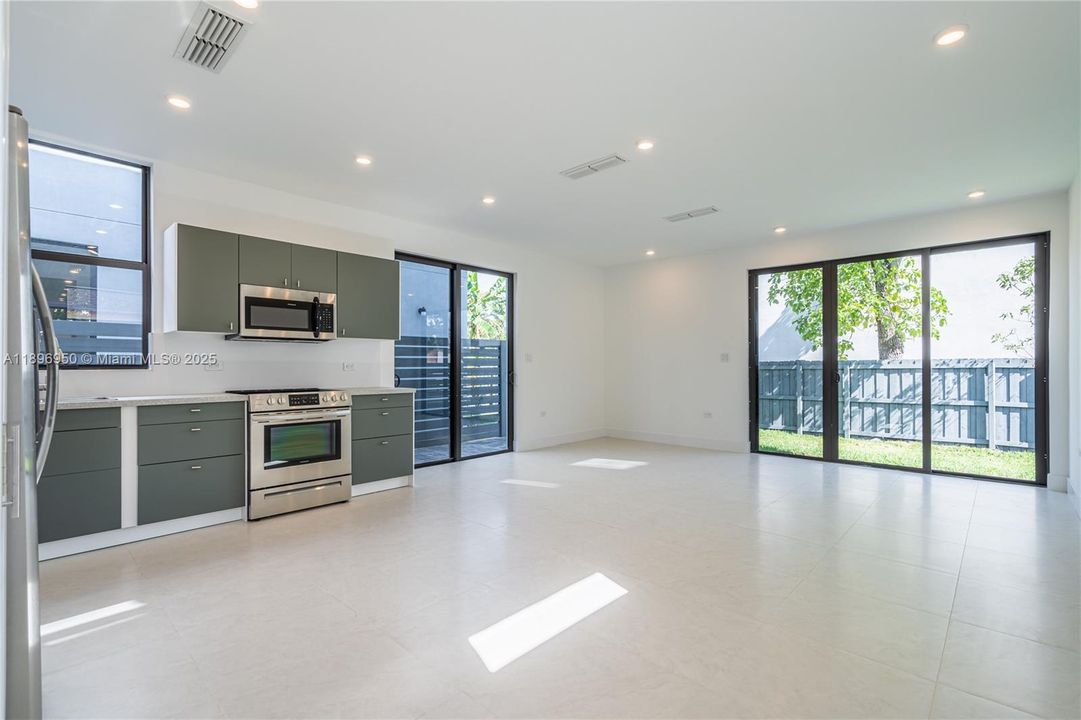 Recently Rented: $5,500 (3 beds, 3 baths, 3992 Square Feet)