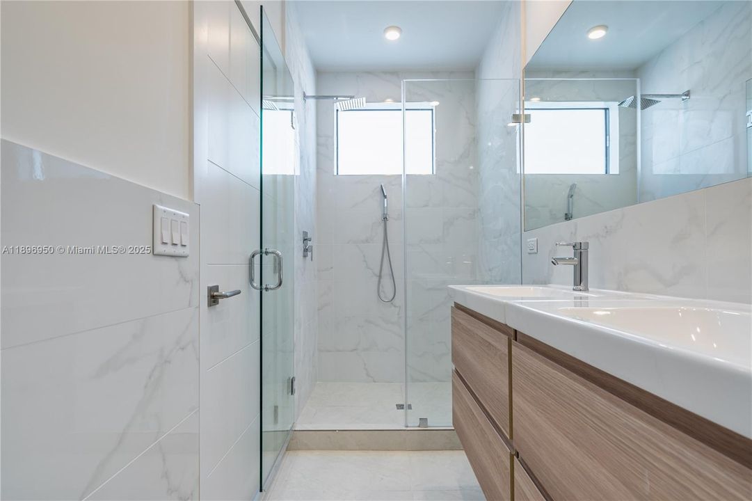 Recently Rented: $5,500 (3 beds, 3 baths, 3992 Square Feet)