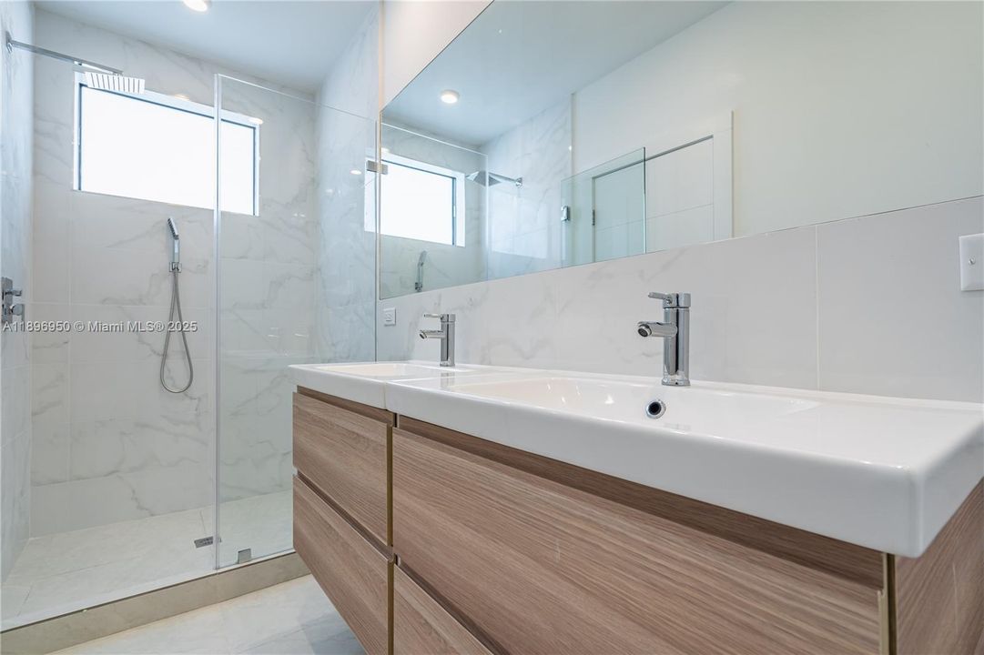 Recently Rented: $5,500 (3 beds, 3 baths, 3992 Square Feet)