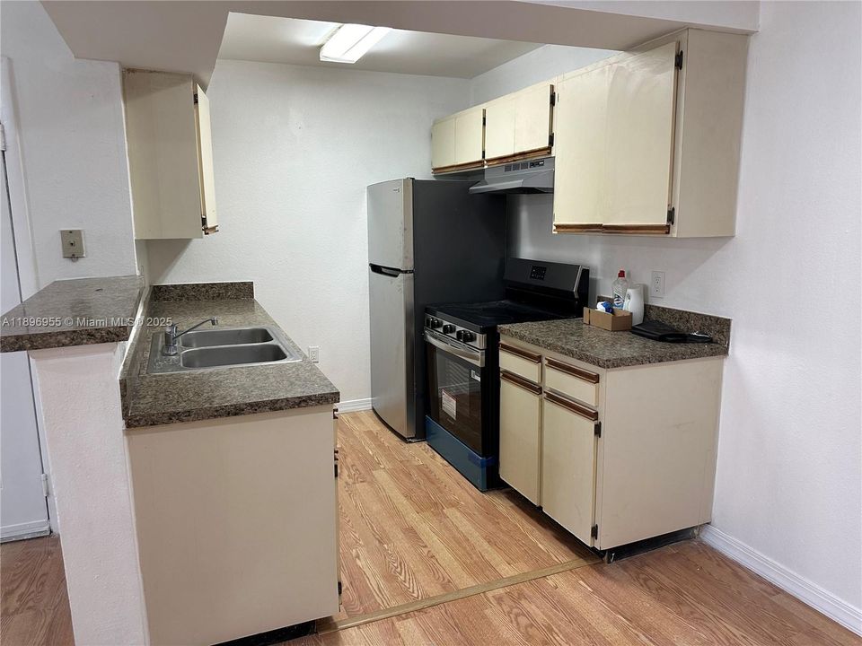 For Rent: $1,750 (1 beds, 1 baths, 588 Square Feet)
