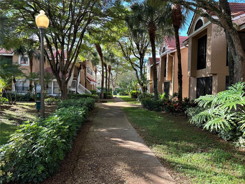 For Rent: $1,750 (1 beds, 1 baths, 588 Square Feet)