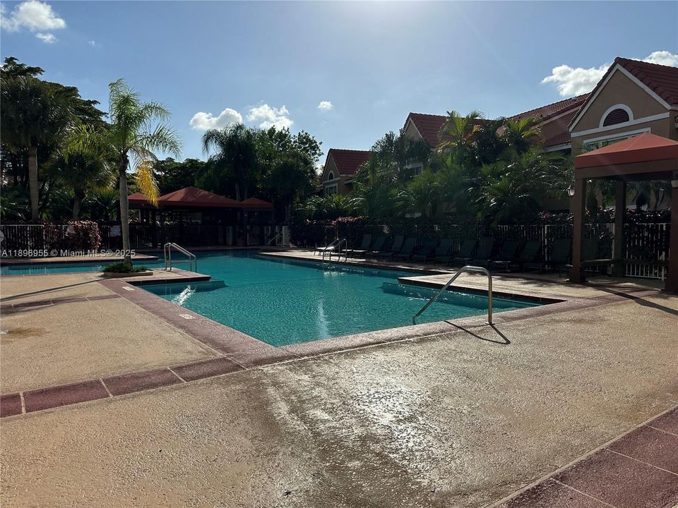 For Rent: $1,750 (1 beds, 1 baths, 588 Square Feet)