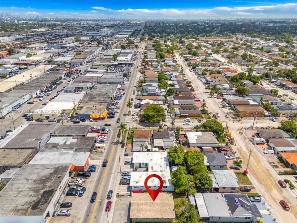 For Rent: $2,500 (2 beds, 1 baths, 1740 Square Feet)