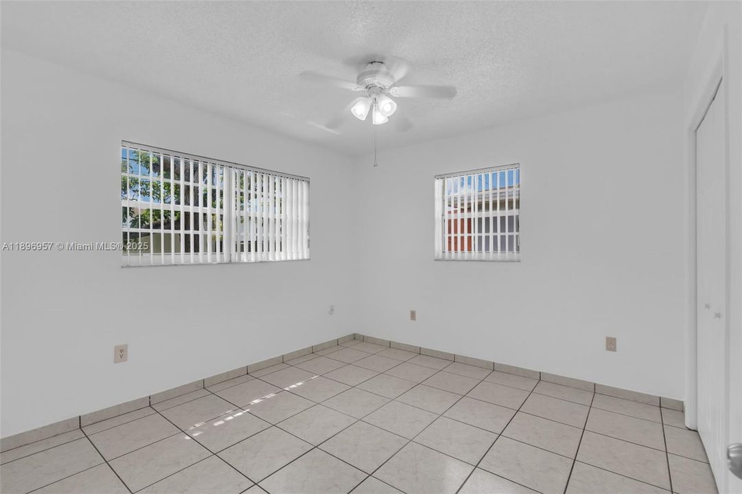 For Rent: $2,500 (2 beds, 1 baths, 1740 Square Feet)