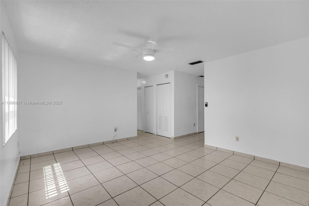 For Rent: $2,500 (2 beds, 1 baths, 1740 Square Feet)