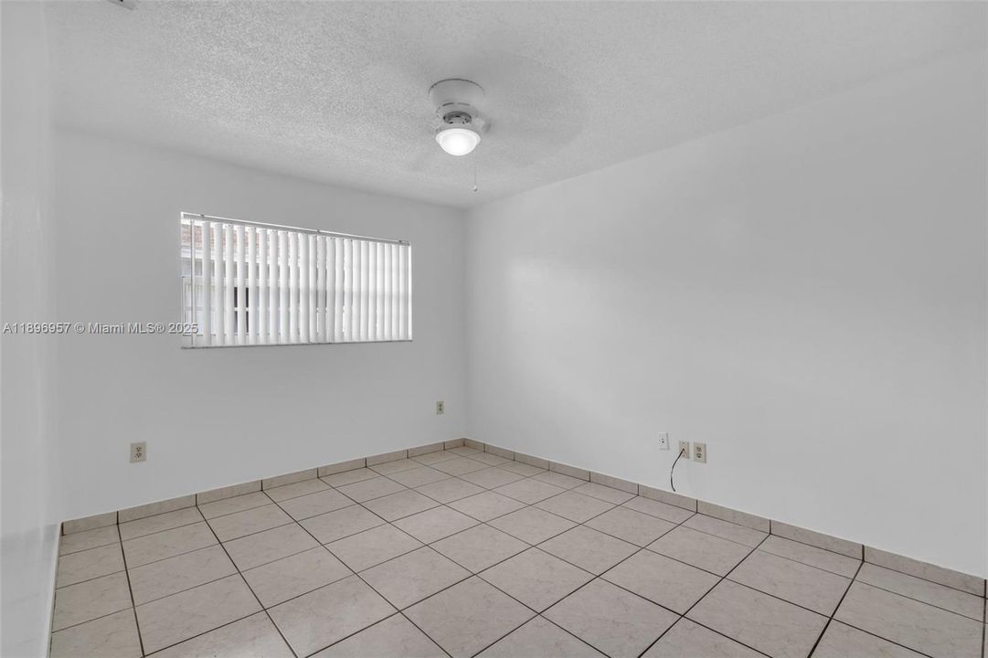 For Rent: $2,500 (2 beds, 1 baths, 1740 Square Feet)