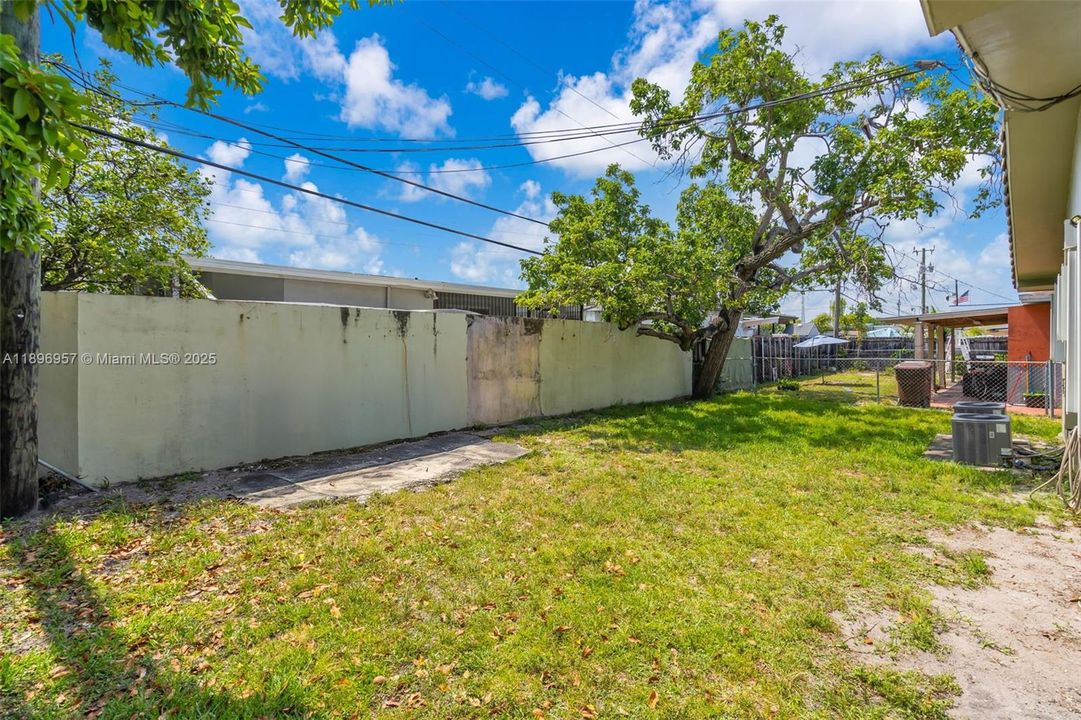 For Rent: $2,500 (2 beds, 1 baths, 1740 Square Feet)