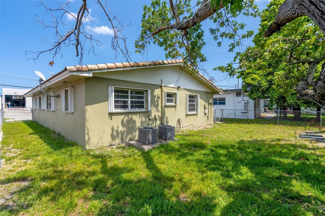 For Rent: $2,500 (2 beds, 1 baths, 1740 Square Feet)