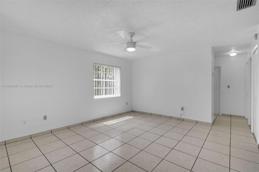 For Rent: $2,500 (2 beds, 1 baths, 1740 Square Feet)