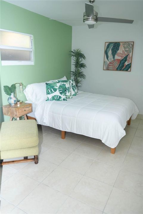 待售: $950,000 (4 贝兹, 3 浴室, 1170 平方英尺)