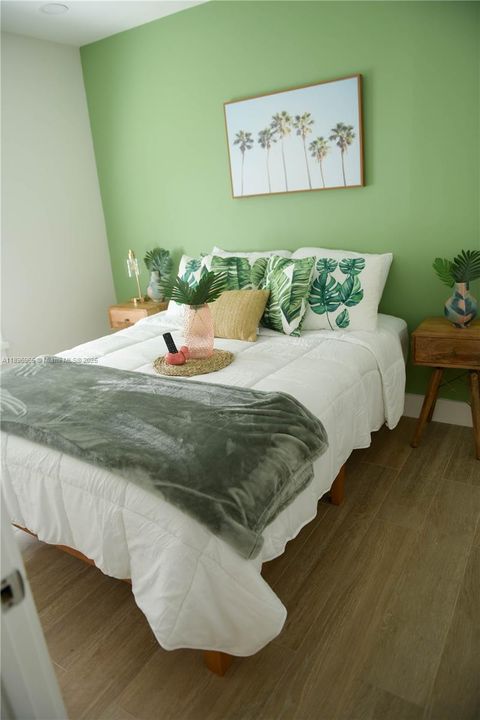 待售: $950,000 (4 贝兹, 3 浴室, 1170 平方英尺)