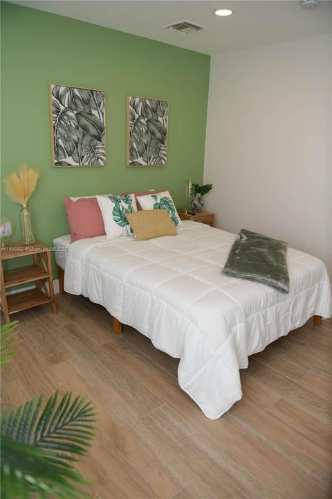 待售: $950,000 (4 贝兹, 3 浴室, 1170 平方英尺)