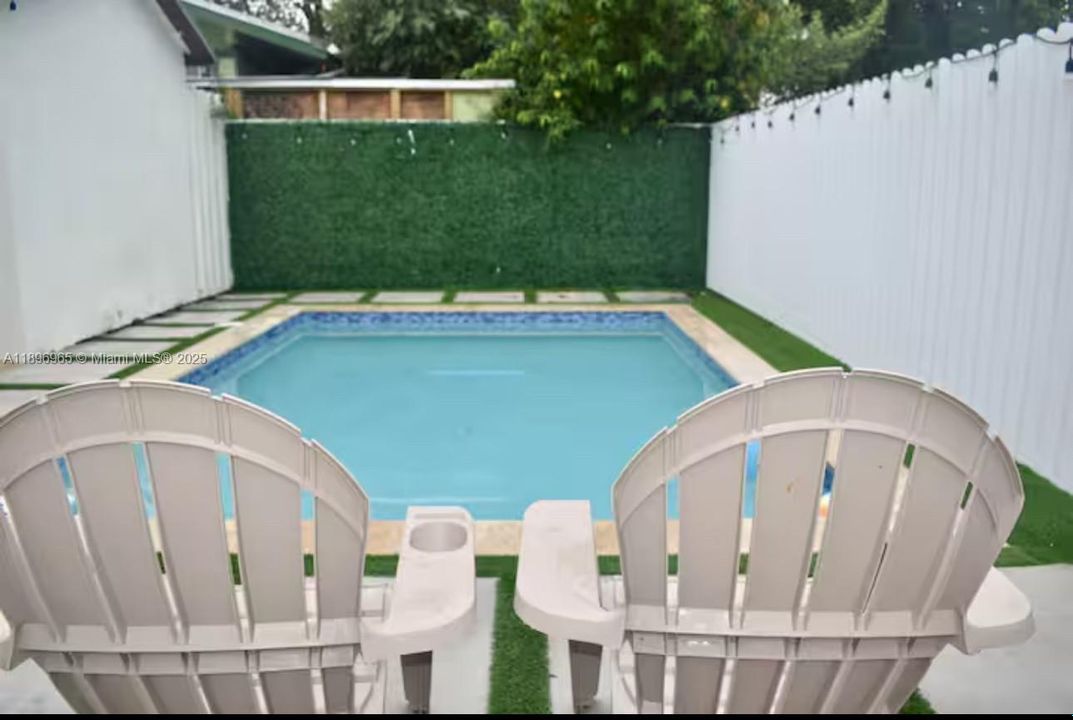 待售: $950,000 (4 贝兹, 3 浴室, 1170 平方英尺)