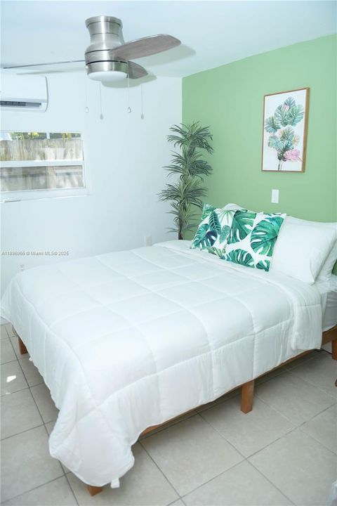 待售: $950,000 (4 贝兹, 3 浴室, 1170 平方英尺)