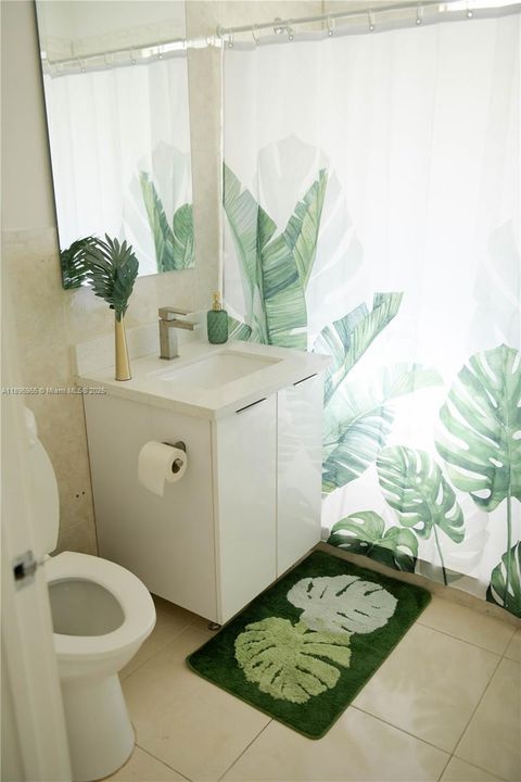 待售: $950,000 (4 贝兹, 3 浴室, 1170 平方英尺)