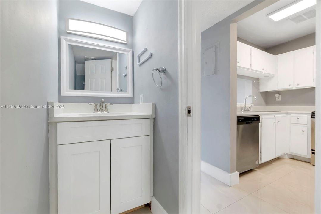 Недавно продано: $254,999 (2 спален, 1 ванн, 1150 Квадратных фут)