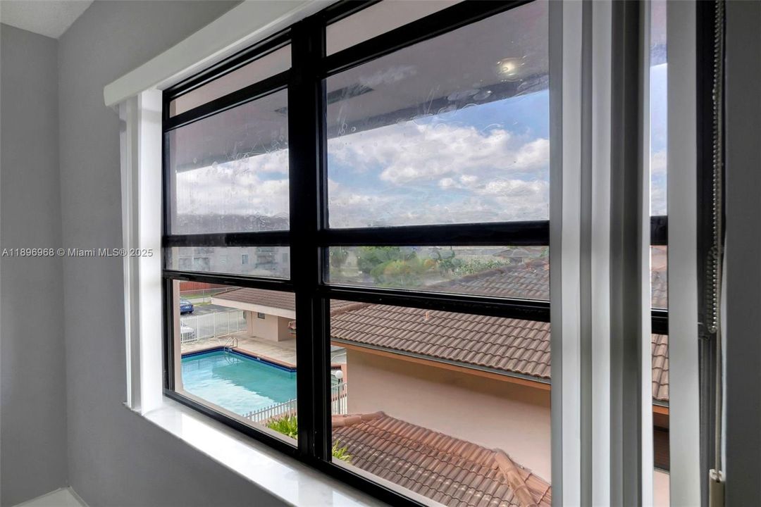 Недавно продано: $254,999 (2 спален, 1 ванн, 1150 Квадратных фут)