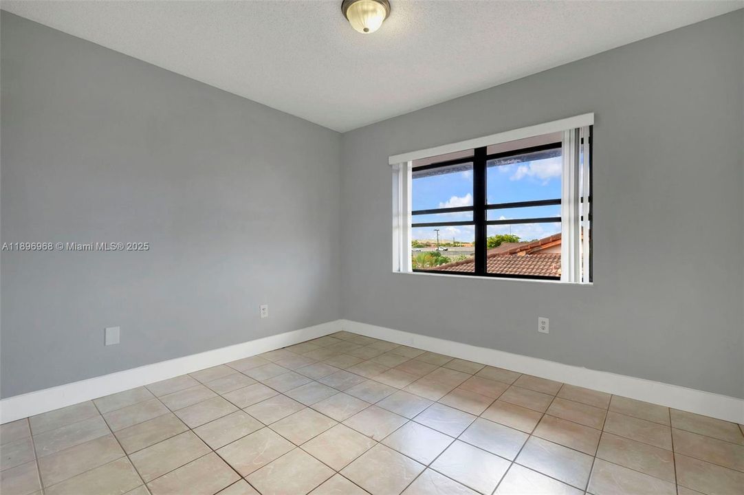 Недавно продано: $254,999 (2 спален, 1 ванн, 1150 Квадратных фут)