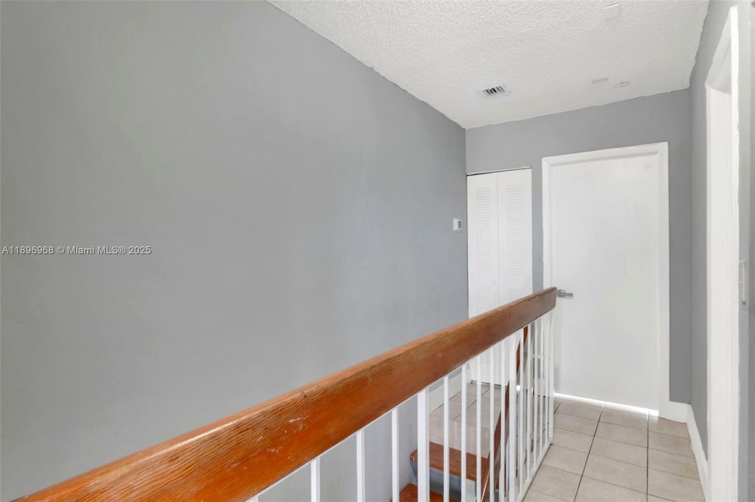 Недавно продано: $254,999 (2 спален, 1 ванн, 1150 Квадратных фут)