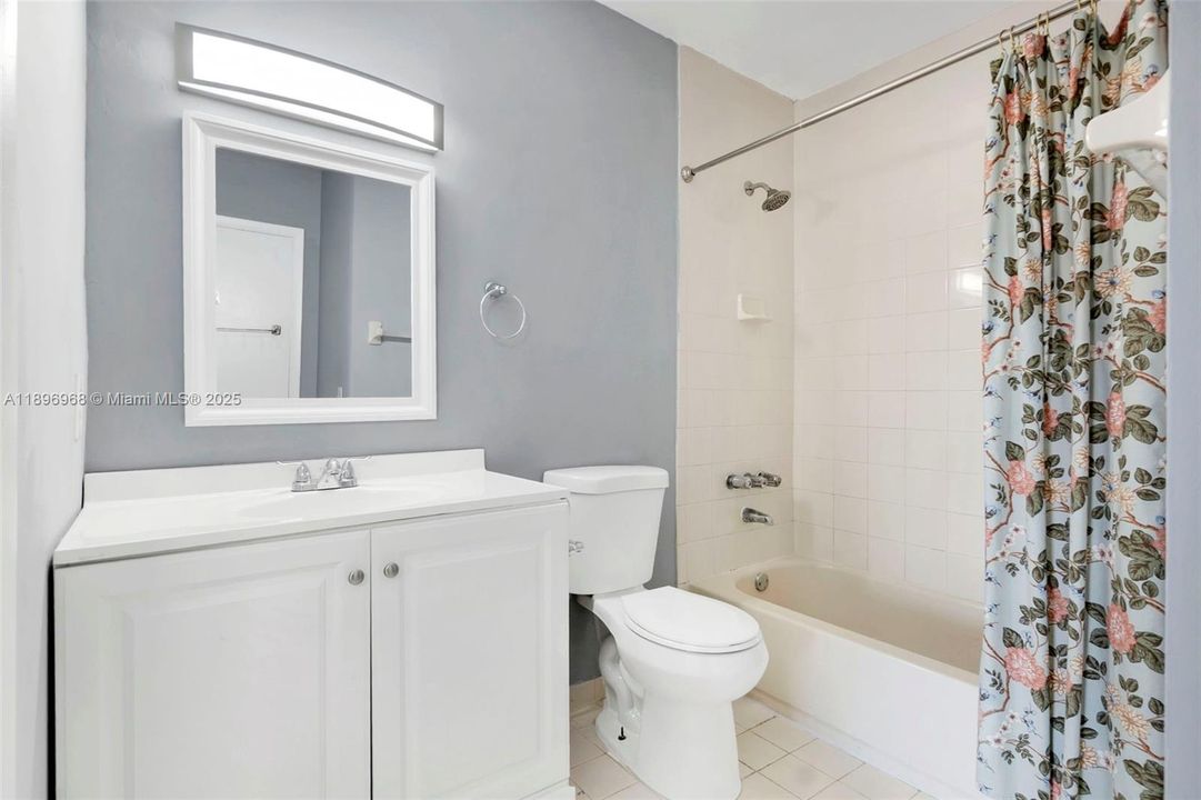 Недавно продано: $254,999 (2 спален, 1 ванн, 1150 Квадратных фут)