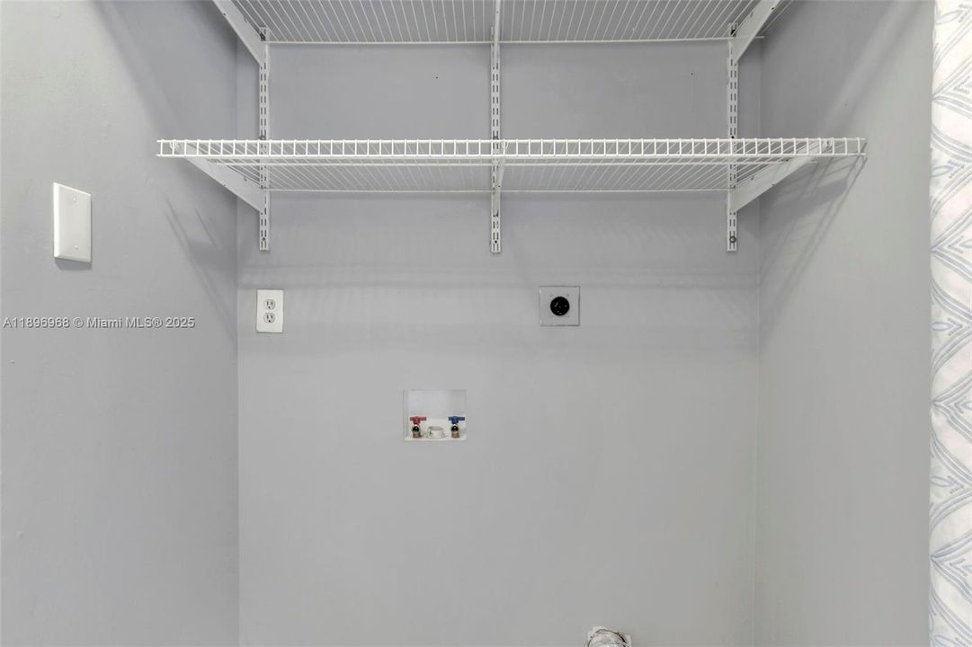 Недавно продано: $254,999 (2 спален, 1 ванн, 1150 Квадратных фут)