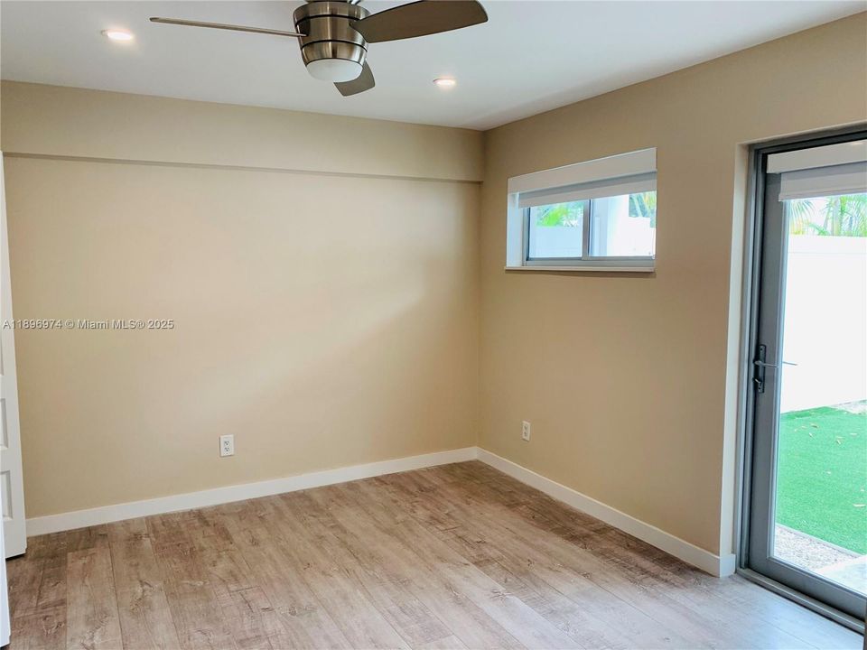 Active With Contract: $1,900 (1 beds, 1 baths, 6634 Square Feet)