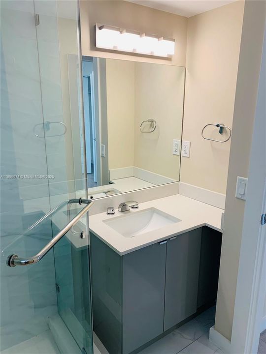 Active With Contract: $1,900 (1 beds, 1 baths, 6634 Square Feet)