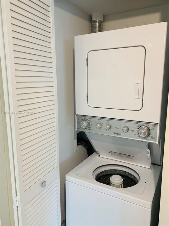 Active With Contract: $1,900 (1 beds, 1 baths, 6634 Square Feet)