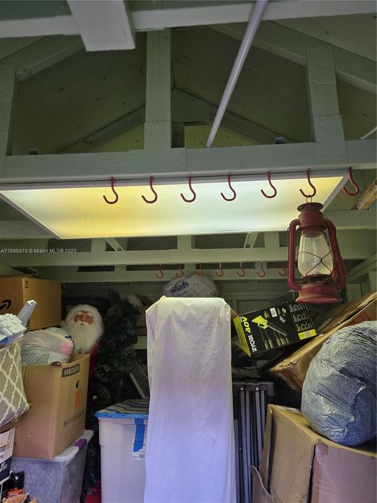 Active With Contract: $920,000 (5 beds, 3 baths, 3038 Square Feet)