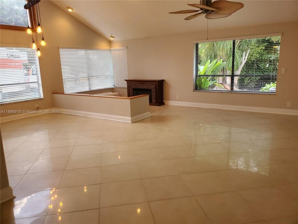 Active With Contract: $920,000 (5 beds, 3 baths, 3038 Square Feet)