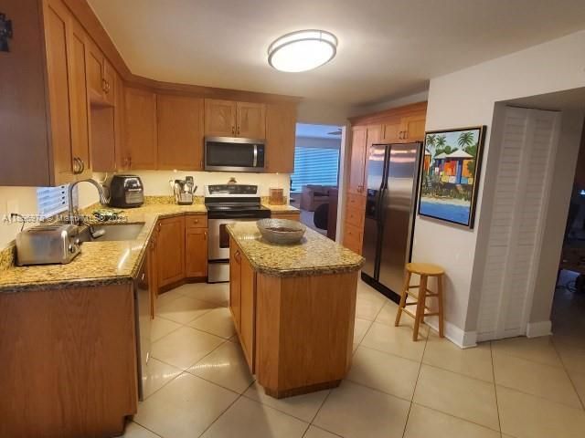 Active With Contract: $920,000 (5 beds, 3 baths, 3038 Square Feet)