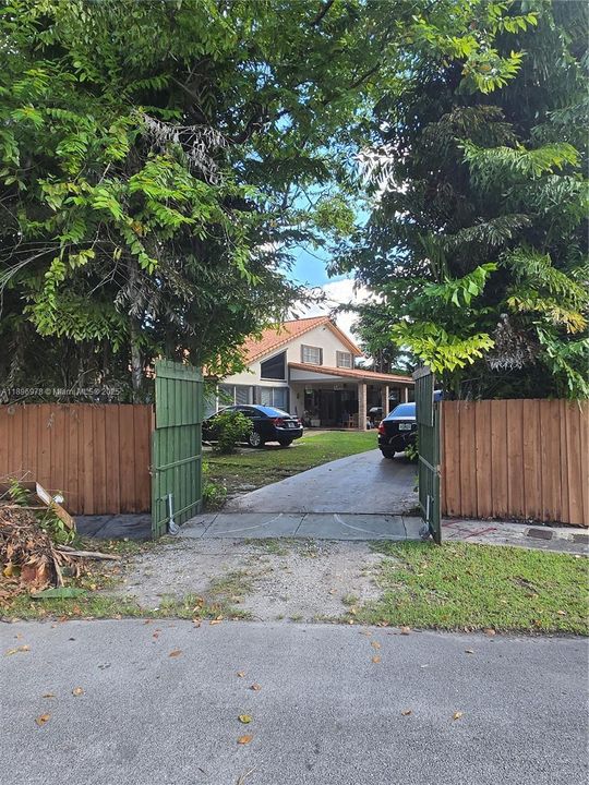 Active With Contract: $920,000 (5 beds, 3 baths, 3038 Square Feet)