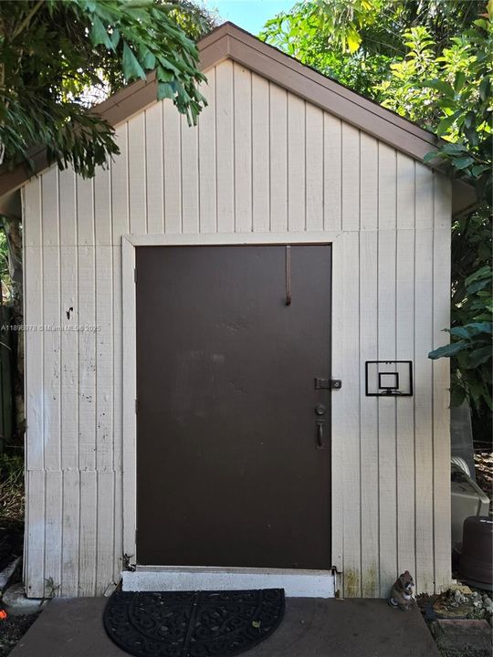 Active With Contract: $920,000 (5 beds, 3 baths, 3038 Square Feet)