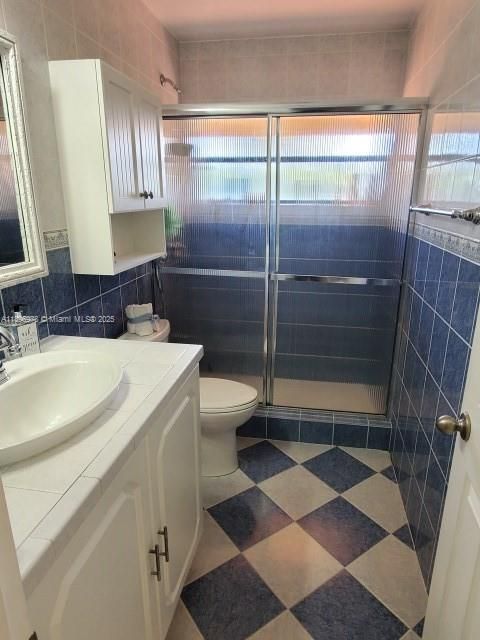 Active With Contract: $920,000 (5 beds, 3 baths, 3038 Square Feet)